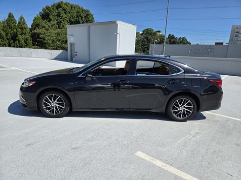 Used 2017 Lexus ES 350 w/ Premium Package FWD image 2