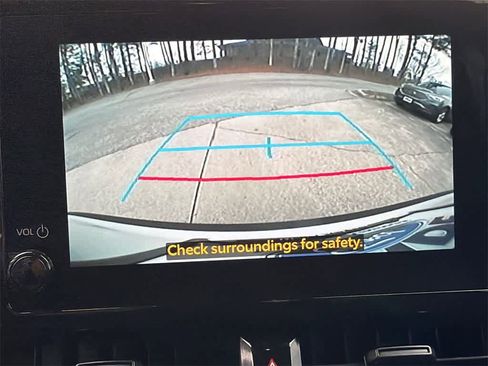 Used 2024 Toyota Corolla Cross LE image 27