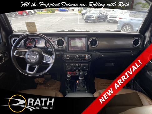 Used 2020 Jeep Gladiator Rubicon w/ Dual Top Group AWD/4WD image 17