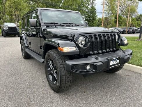 Used 2022 Jeep Wrangler Unlimited Sahara AWD/4WD image 2