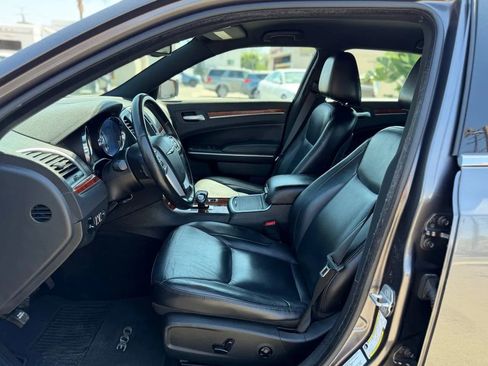 Used 2014 Chrysler 300 RWD image 21