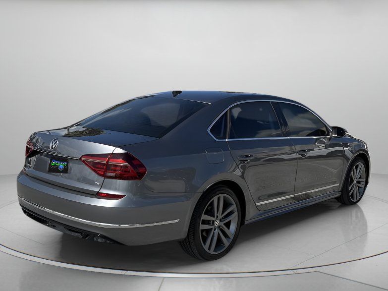 Used 2017 Volkswagen Passat 1.8T R-Line w/ R-Line Lighting Package FWD image 3