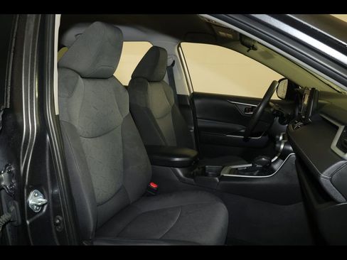 Used 2021 Toyota RAV4 XLE image 29