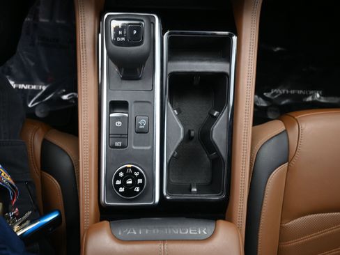 Used 2023 Nissan Pathfinder Platinum w/ Cargo Package image 12