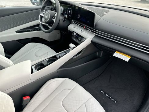 New 2025 Hyundai Elantra Limited image 9