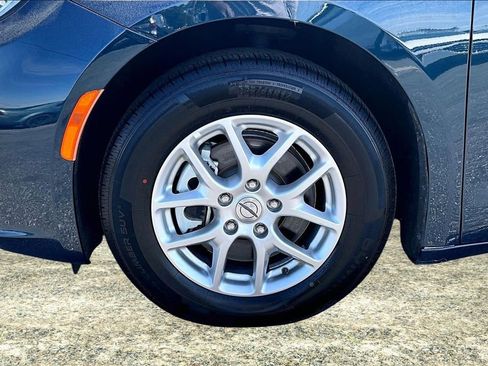 Used 2023 Chrysler Pacifica Touring-L image 33