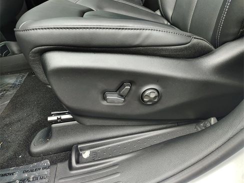 New 2026 Chrysler Pacifica Select image 14