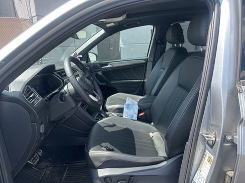 Used 2022 Volkswagen Tiguan SE R-Line AWD/4WD image 11