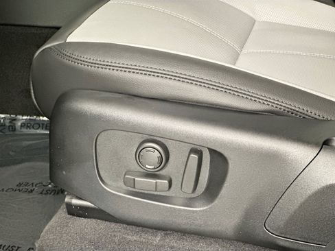 Used 2026 Land Rover Range Rover Velar S image 18