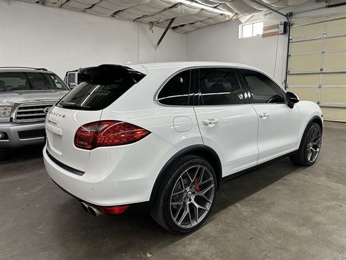 Used 2014 Porsche Cayenne Turbo AWD/4WD image 3