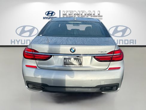 Used 2019 BMW 750i w/ M Sport Package image 5