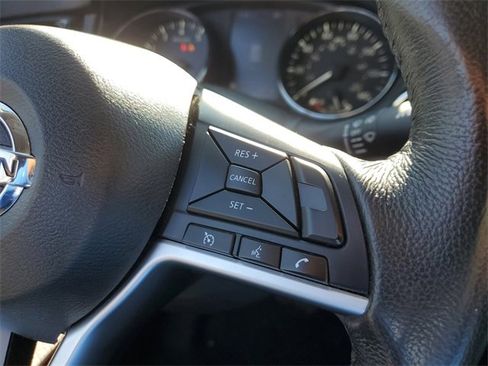 Used 2018 Nissan Rogue SV image 27