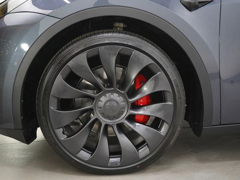 Used 2022 Tesla Model Y Performance image 27