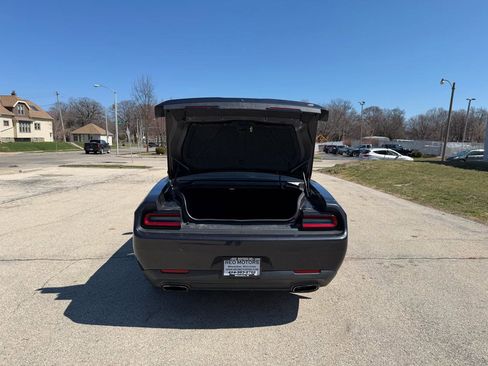 Used 2019 Dodge Challenger SXT image 8