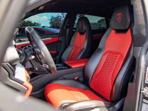 Used 2019 Lamborghini Urus AWD/4WD image 31