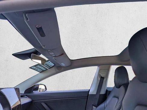 Used 2019 Tesla Model 3 Standard Range Plus image 17