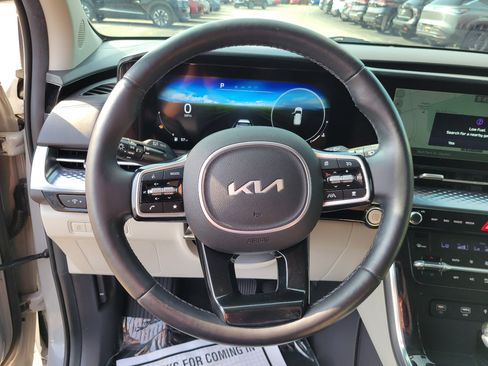 Used 2023 Kia Carnival SX Prestige FWD image 22