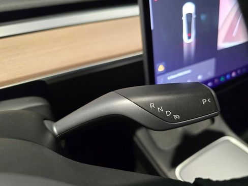 Used 2021 Tesla Model Y Long Range image 31