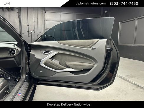 Used 2018 Chevrolet Camaro ZL1 image 36