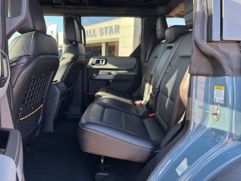 Used 2023 Ford Bronco Badlands image 15