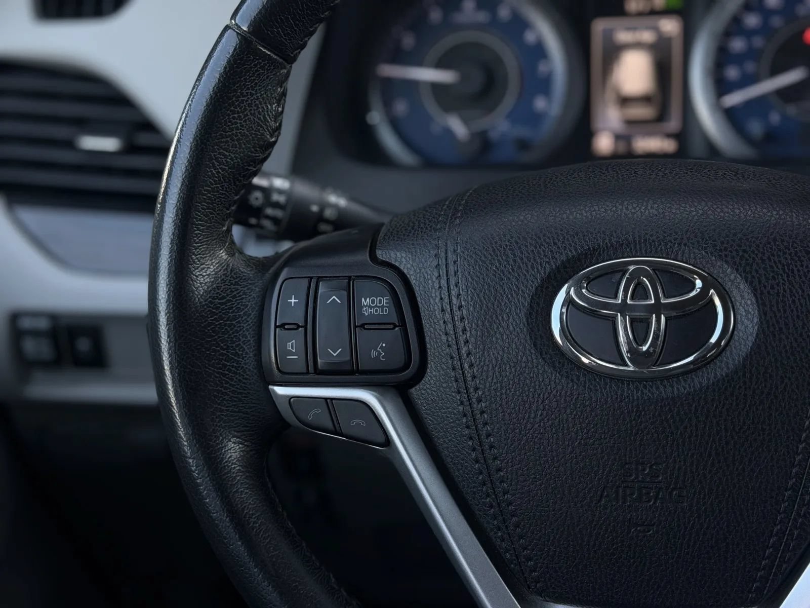 Used 2019 Toyota Sienna XLE FWD image 29