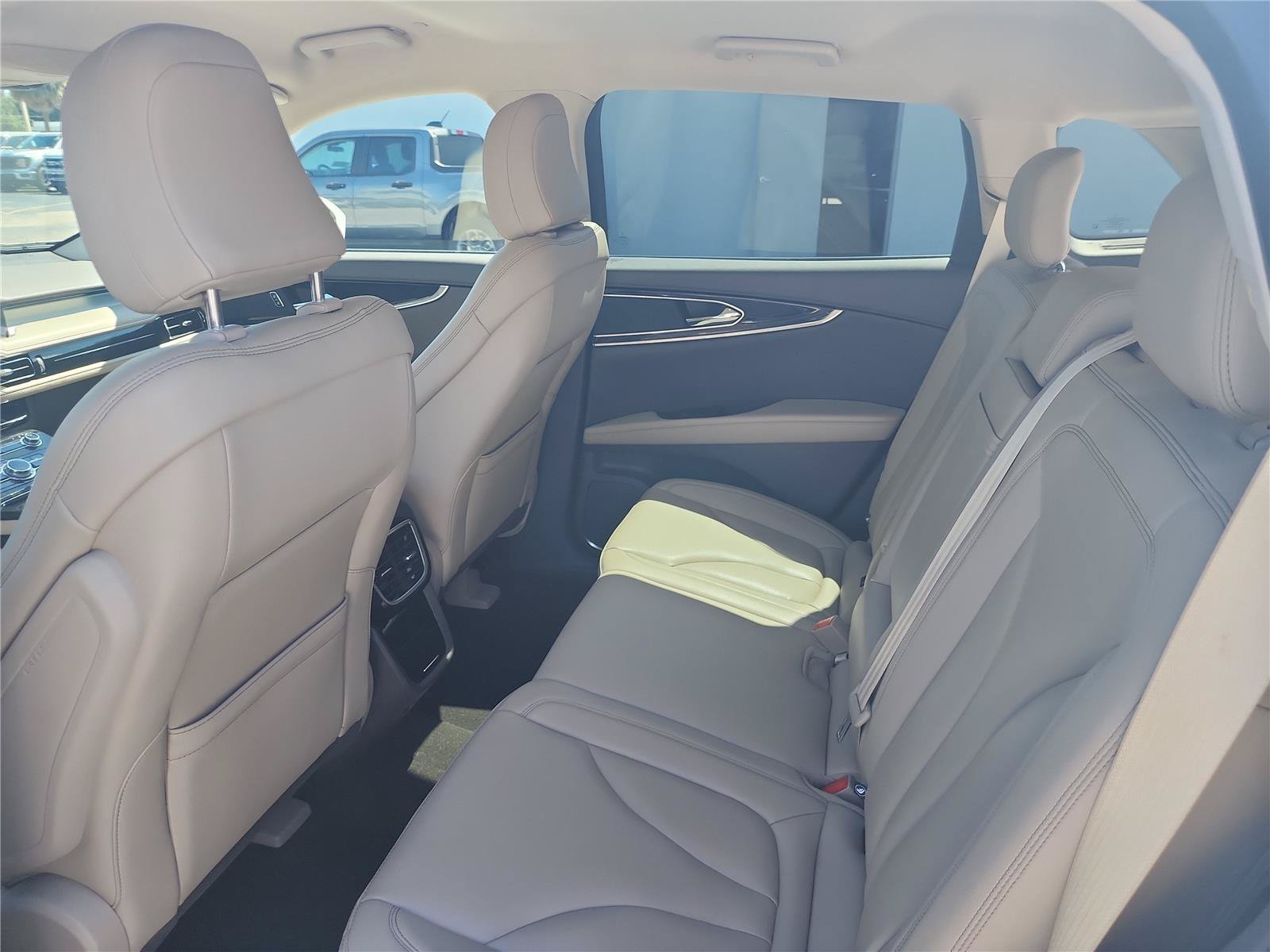 Used 2023 Lincoln Nautilus FWD image 17