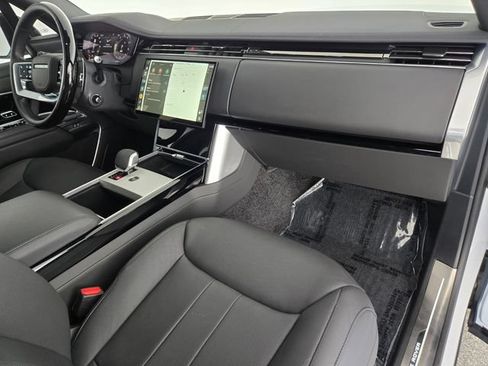 Used 2025 Land Rover Range Rover SE AWD/4WD image 18