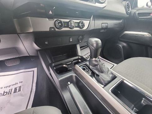 Used 2017 Toyota Tacoma SR5 image 15