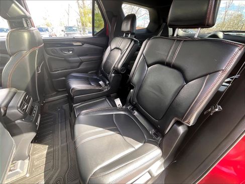 Used 2025 Honda Pilot TrailSport image 15