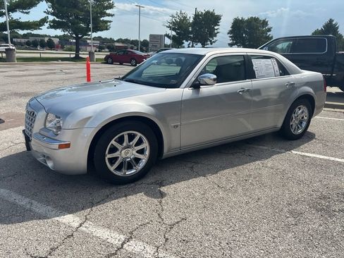 Used 2005 Chrysler 300 C w/ Sound Group II RWD image 14