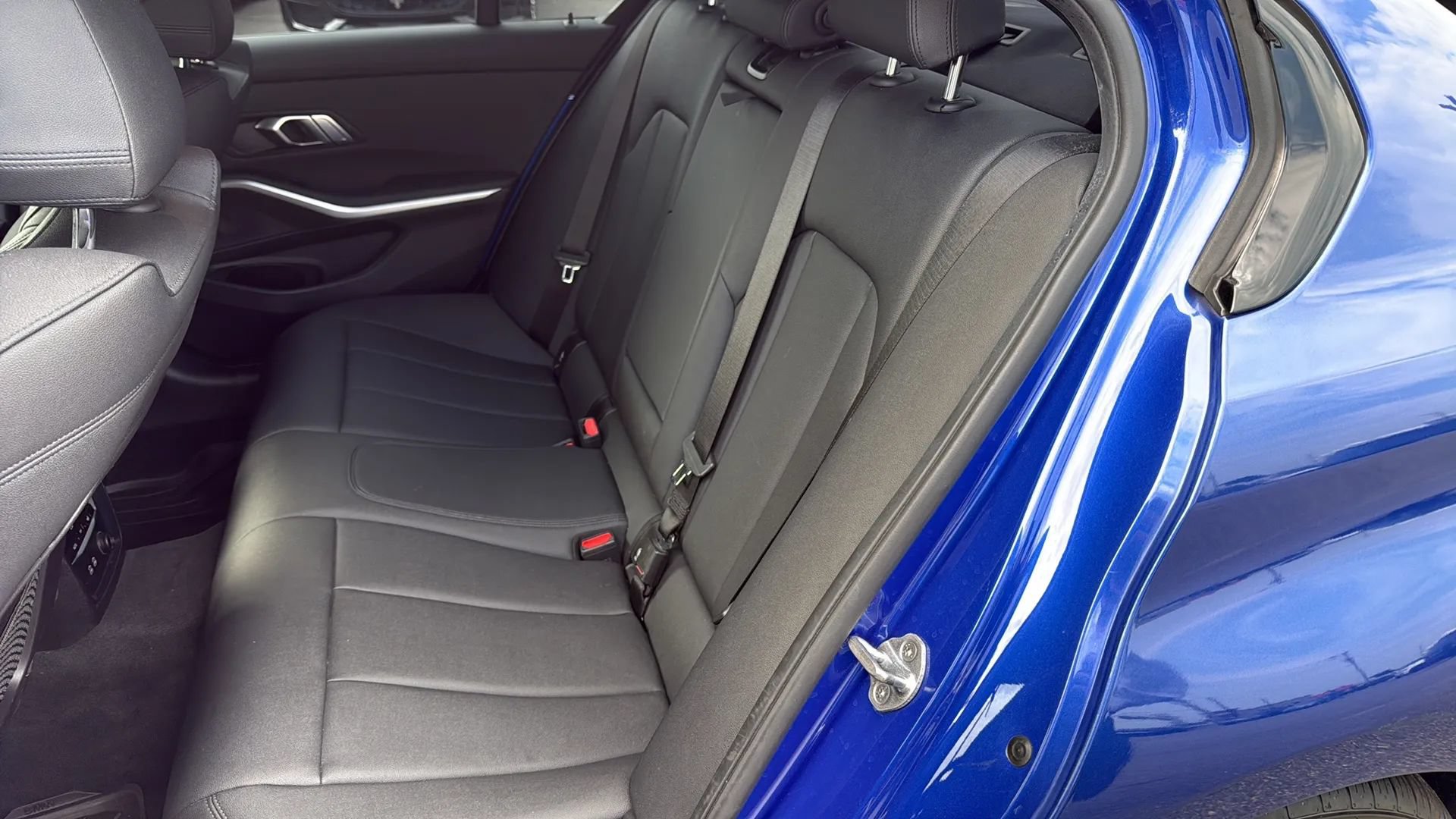 Used 2020 BMW 330i Sedan w/ M Sport Package RWD image 18