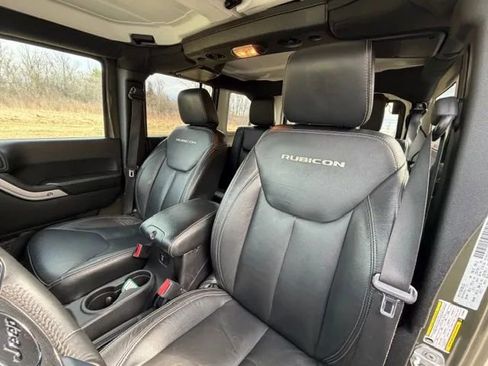 Used 2016 Jeep Wrangler Unlimited Rubicon image 10