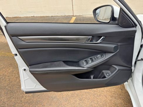 Used 2018 Honda Accord Sport image 36