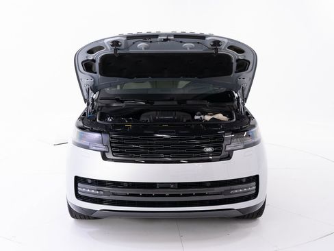 Used 2025 Land Rover Range Rover SE image 44