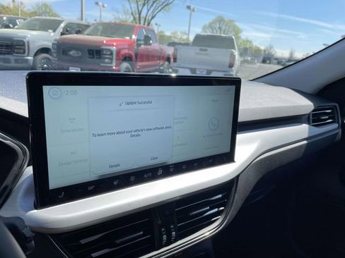 New 2025 Ford Escape SE w/ PHEV Premium Package FWD image 19