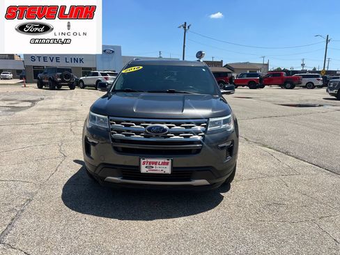Used 2018 Ford Explorer XLT w/ Equipment Group 202A AWD/4WD image 3
