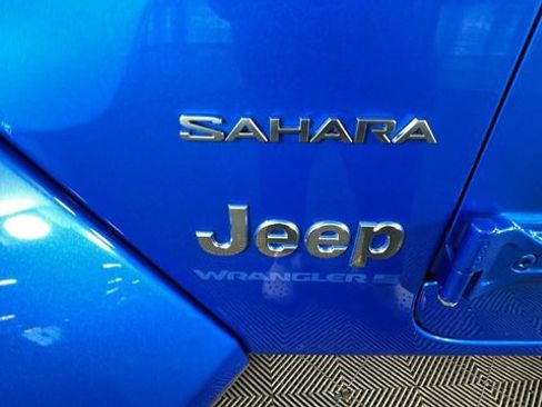 Used 2024 Jeep Wrangler Unlimited Sahara AWD/4WD image 9