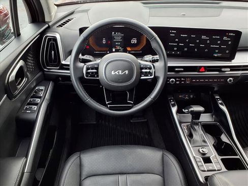 Used 2025 Kia Sorento S image 14