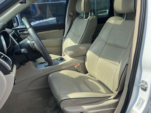 Used 2015 Jeep Grand Cherokee Overland AWD/4WD image 9