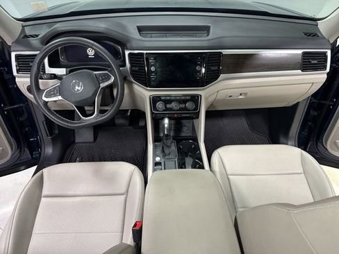 Used 2023 Volkswagen Atlas SE w/ Panoramic Sunroof Package FWD image 9