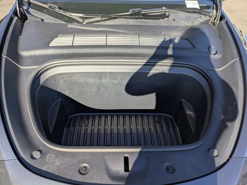 Used 2024 Tesla Model Y Long Range image 30