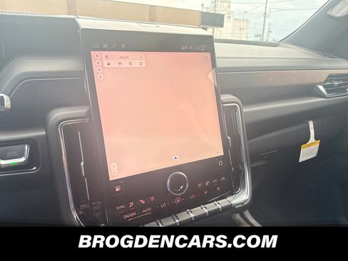 New 2026 GMC Yukon XL Denali w/ Advanced Technology Package AWD/4WD image 7