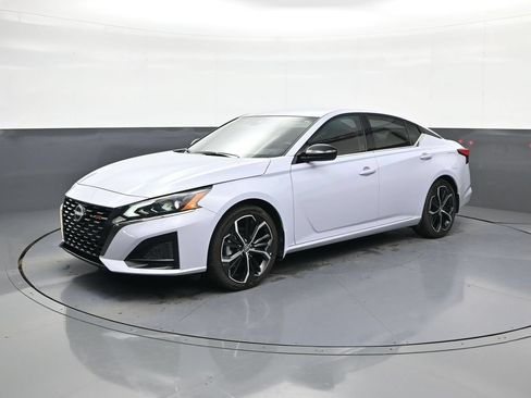 Certified 2025 Nissan Altima 2.5 SR FWD image 4