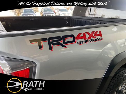 Used 2022 Toyota Tacoma TRD Off-Road image 6