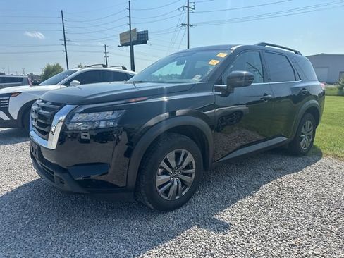 Certified 2025 Nissan Pathfinder SV AWD/4WD image 1