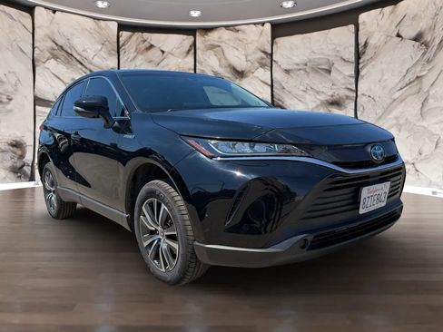 Used 2021 Toyota Venza LE AWD/4WD image 3