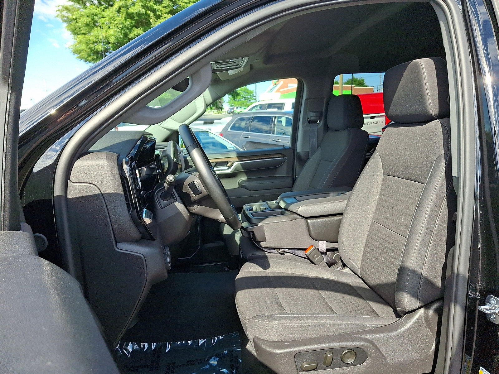 Used 2025 Chevrolet Silverado 1500 LT AWD/4WD image 12