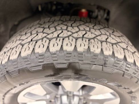 Used 2024 Chevrolet Silverado 2500 Custom w/ Custom Convenience Package image 9