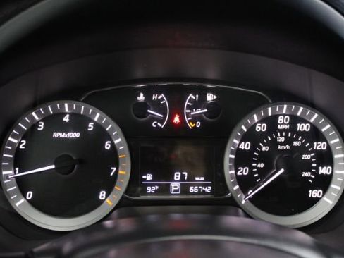 Used 2015 Nissan Sentra SR w/ Navigation Package FWD image 18