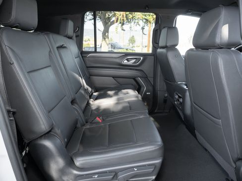 Used 2023 Chevrolet Suburban LT image 44